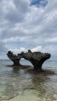 ハートロック（ティーヌ浜）